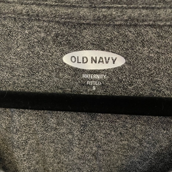 Lot of three Old Navy maternity shirts. - Picture 5 of 14